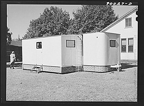 1941 Photo Palace mobile home. Expansion trailer for emergency defense housin...