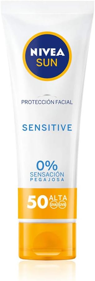 NIVEA SUN Sensitive Protección Facial FP 50 (1 x 50 ml), protector solar facial para piel sensible, crema sin perfume con 0% sensación pegajosa