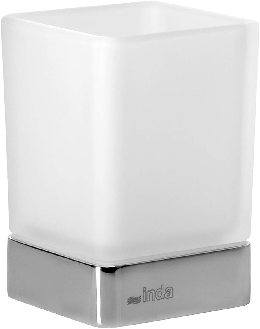 bicchiere in ottone bagnato per ricariche