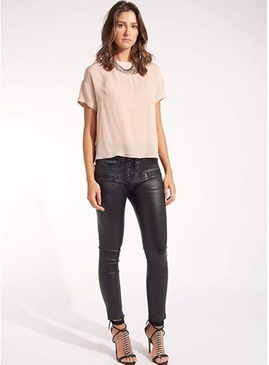 calça de couro rosa