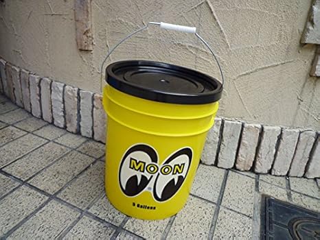 Amazon カスタムパーツブランド ムーンアイズ Moon Eyes ガレージ バケツ フタ付 ５ガロン バケツ ｍｏｏｎ Bucket ｄｉｙ 洗車 掃除 工具入れ 椅子 バケツ オンライン通販