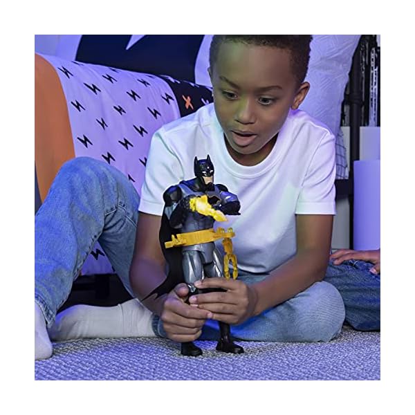 DC-Comics-BATMAN-12-Inch-Rapid-Change-Utility-Belt-BATMAN-Deluxe-Action-Figure-with-Lights-and-Sounds DC Comics BATMAN, 12-Inch Rapid Change Utility Belt BATMAN Deluxe Action Figure with Lights and Sounds
