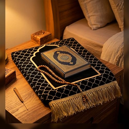 Aishini Soft Velvet Prayer Mat 70×110 cm – Thick Islamic Sajadah Janamaz with Anti-Slip Base, Washable Lightweight Salat Rug for Men Women & Kids, Elegant Prayer Mat for Ramadan Eid Gift