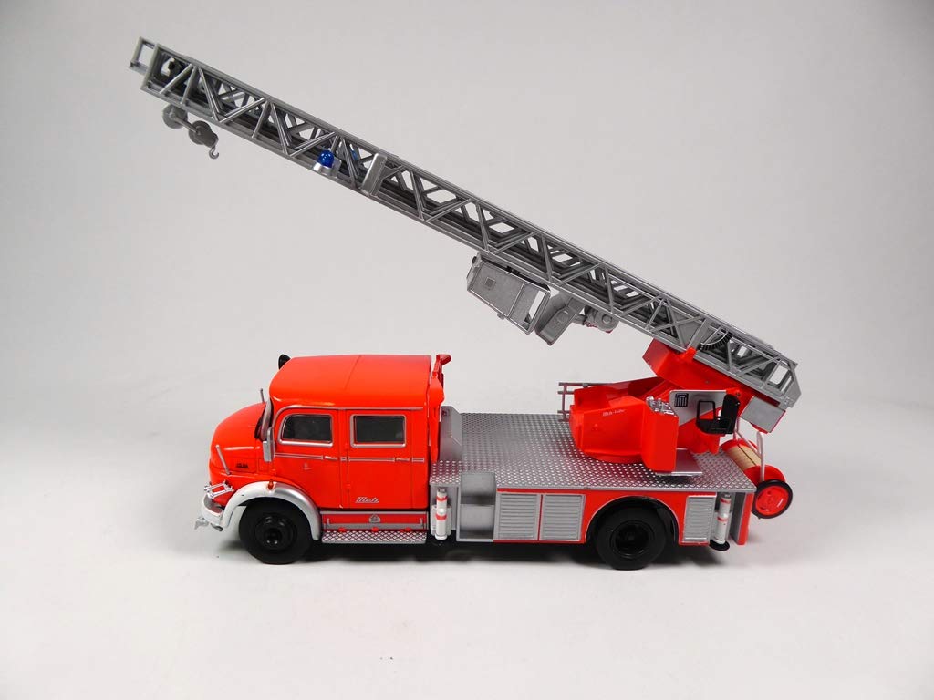 OPO 10 - Fire Truck 1/43 compatible with Mercedes-Benz L1519 with 60cms telescopic ladder (Ixo P04)