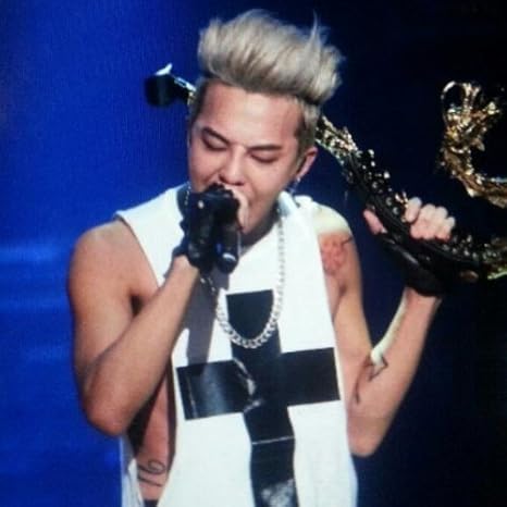 Amazon Co Jp Gd Cross T 01 Crooked G Dragon Bigbang Exo Chanyeol ビッグバン トップ Tシャツ 半袖 Black 黒 M 服 ファッション小物