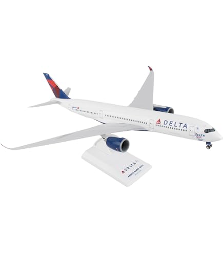 Amazon.com: Daron Skymarks Aeroflot 777-300 1/200 with Gear Model
