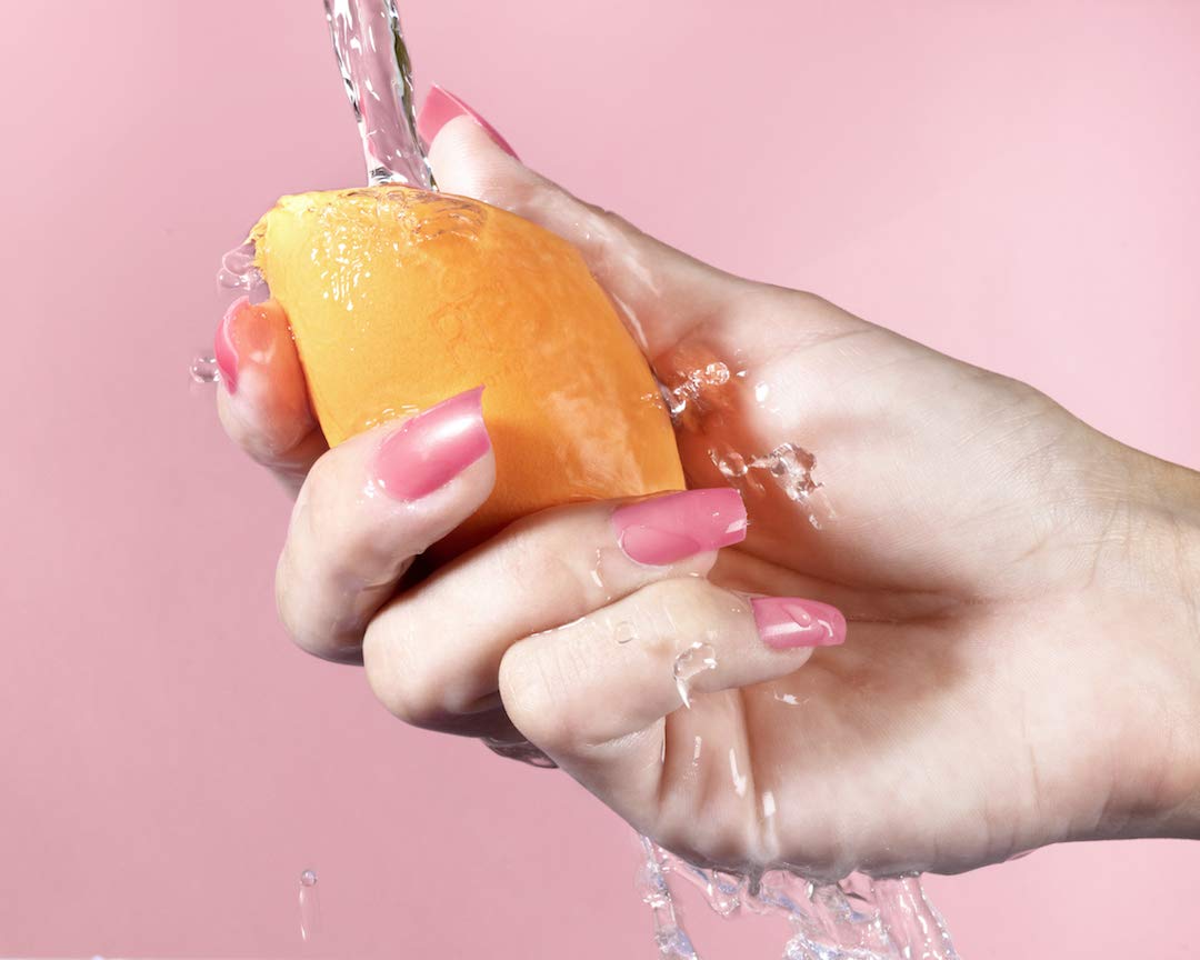 Real Techniques Miracle Complexion Sponge + Case (Packaging May Vary) : Beauty