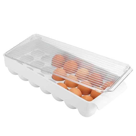 mDesign Eiereinsatz für Kühlschrank – riesiger Eierhalter aus Kunststoff – Eierbehälter mit Deckel für 21 Eier – weiß / trans