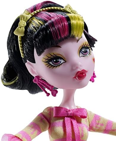 draculaura art class