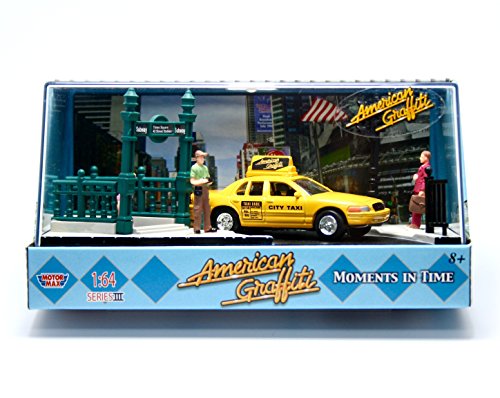 FORD CROWN VICTORIA CITY TAXI / MOMENTS IN TIME American Graffiti Series III 2009 Motor Max 1:64 Scale Die-Cast Collection Diorama