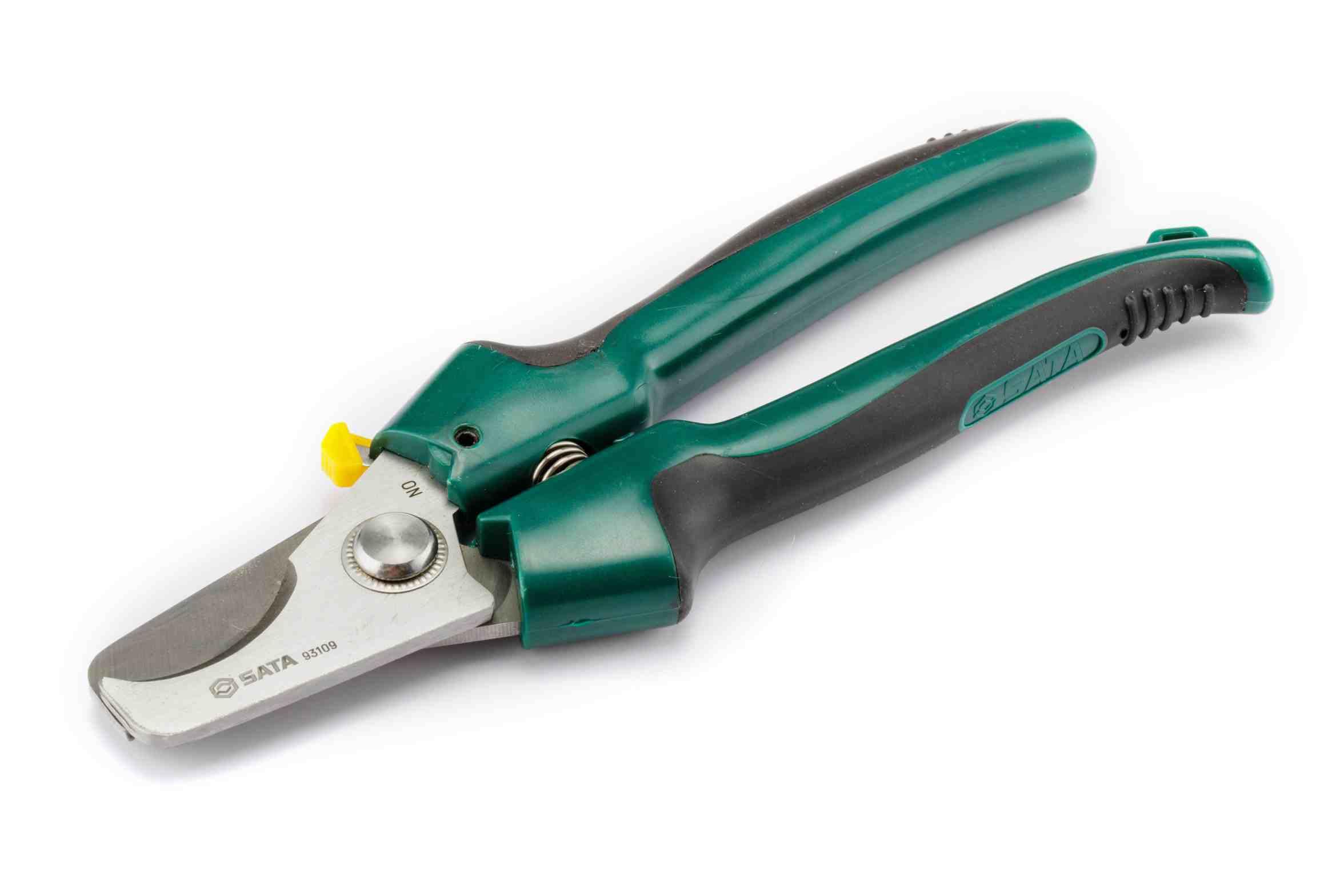 SATA ST93109 Cable Cutter, Cable Scissors with Ultra Sharp Blades and Comfortable Non-Slip Handle for Extra Heavy Duty