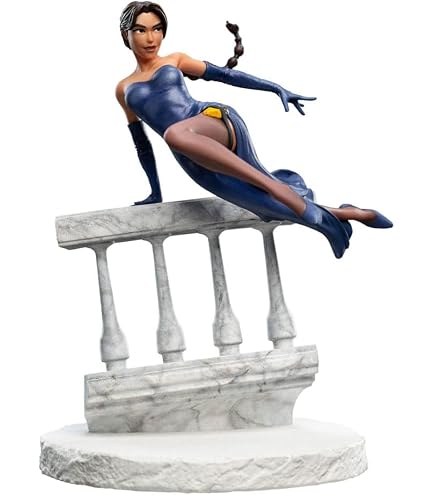 Amazon.com: Dark Horse Tomb Raider: Lara Croft (Classic Era) PVC