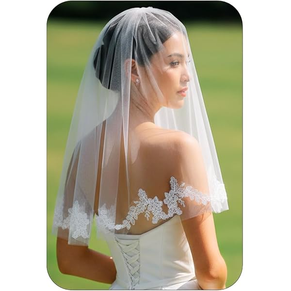 Unsutuo Lace Wedding Veil Short Bridal Veils Shoulder Length  display picture 1