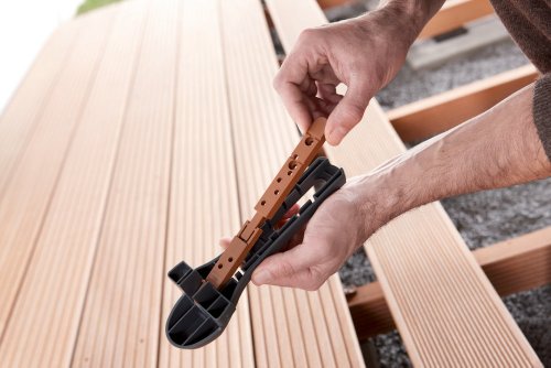 wolfcraft Verbinder-Set für erste und letzte Terrassendiele I 6973000 I Für einen sauberen Terrassenabschluss – Bild 3