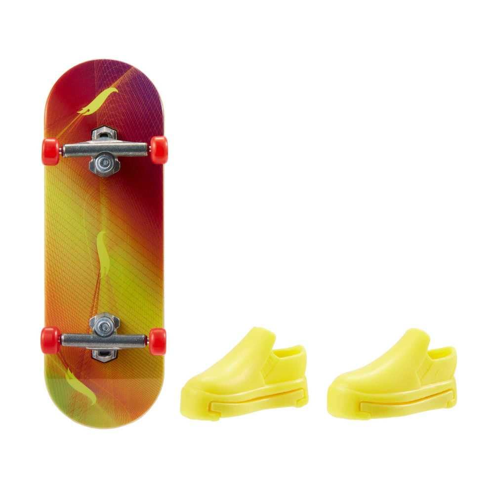 Hot Wheels Finger Skate Set, Miniature Skateboard with Yellow Shoes, Colour Wave Collection, HGT65