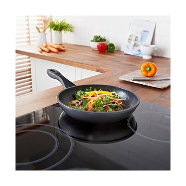 Blackmoor-Frying-Pans-2-Colours-Non-Stick-Anti-Scratch-Pans-Cool-Touch-Handles-Suitable-for-Induction-Electric-and-Gas-Hobs-202428cm-Black-28cm Blackmoor 67080 Classic 28cm Frying Pan/Non-Stick Coating/Cool Touch Handle/Suitable for Induction, Electric and Gas…