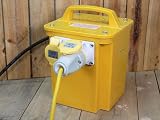 Faithfull Site Transformer 3.3 kVA 240V to 2x110V 16A IP44 Case Twin Outlet view 2