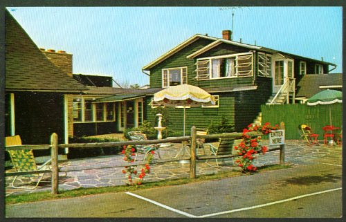 Bernice’s Restaurant Patio Table Umbrella Guilford CT postcard 1950s