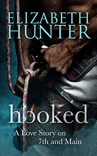 Hooked: A Stand-Alone Opposites Attract Romance (Love Stories on 7th and Main Book 2) (Best Fashion Bloggers In The World)