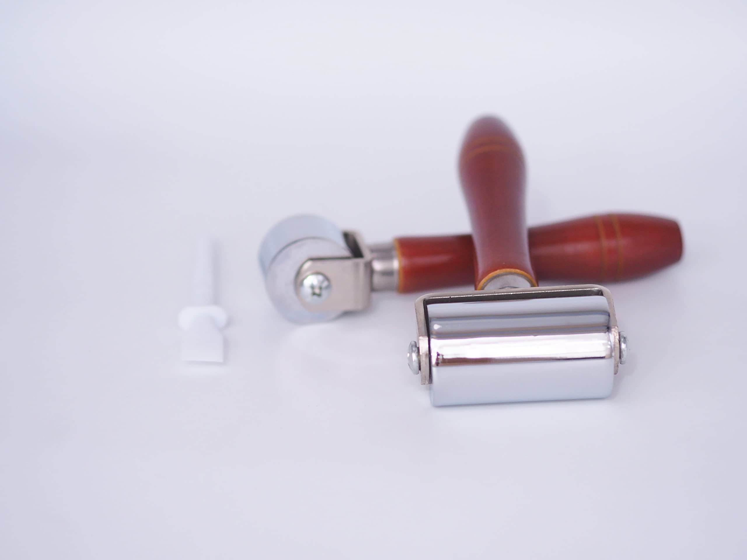 Leathercraft Rollers Leather Gluing Roller Creasing Wheels 2 Sizes Pack and Glue Spreader