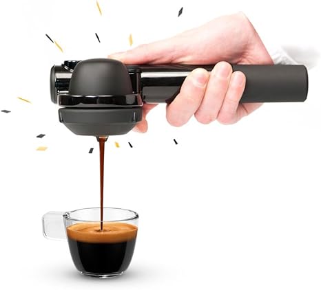 Amazon Co Jp 小型エスプレッソマシン Handpresso ハンドプレッソ ハイブリッド カフェポッド コーヒー粉抽出可能 電気不要 アウトドア オフィス ホーム キッチン