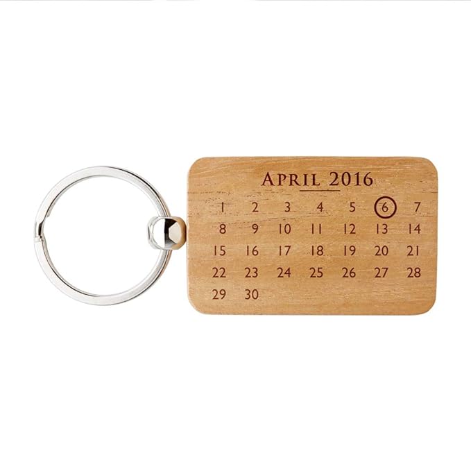 Gravado – Schlüsselanhänger mit Gravur – Kalender – Herz – Personalisiert mit Namen und Datum – Schlüsselring aus Holz – Gesc