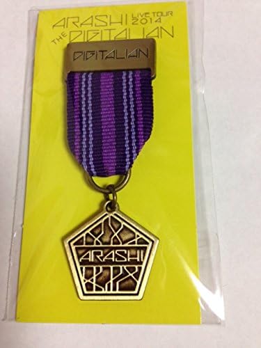 Amazon 嵐 The Digitalian 札幌 限定 メダルブローチ 紫 集合写真１枚 セット アイドル 芸能人グッズ 通販