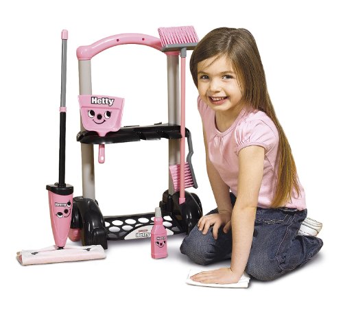 3 Casdon+Little+Helper+6311+Cleaning