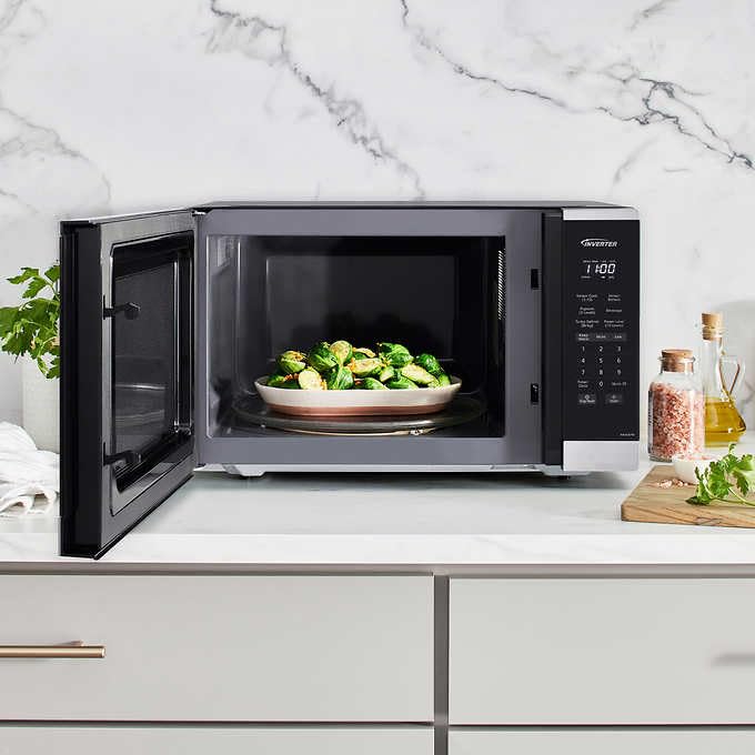 Panasonic 1.3 cu. ft. Inverter Microwave, 1200W - NN-SC67NS (Renewed)