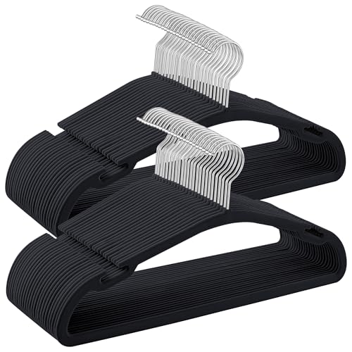 SONGMICS Cabides de Veludo, Pacote com 50 Cabides para Roupas, Antideslizantes, com Entalhes nos Ombros, Barra para Calças, Gancho Giratório 360°, que Economizam Espaço, Preto Tinta BRCRF039B03