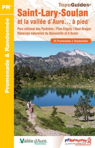 St-Lary-Soulan et la Vallee D'aure a Pied 25 Promenades et Randonnees 2015: FFR.ST07 (French Edition by (Paperback)