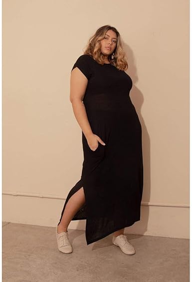 vestido longo com fenda plus size
