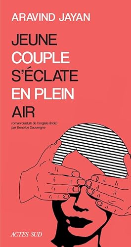 Jeune couple s'éclate en plein air