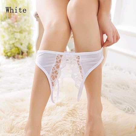 mujeres con tangas de encaje