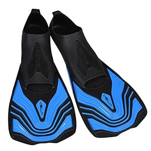 Schnorchelmasken 519LN0y%2B sL. SS300 Kurze Flossen zum Schwimmen im Schwimmbecken, flexibel und robust, um die Leistung des Schwimmers beim Training zu optimieren, ohne die Muskeln zu ermüden, dank optimaler Nachgiebigkeit der verwendeten Materialien
Geschlossenes ergonomisch geformtes Fußfach aus weichem Gummi, der sich an den Fuß schmiegt und fest am Fuß sitzt, um Ermüdung und Antriebsverlust zu vermeiden.
Das kurze Blatt der Schwimmflossen Seac Vela besitzt Kanäle, um den Wasserablauf zu verbessern und Ränder aus stoßdämpfendem Gummi zum Schutz der anderen Schwimmer