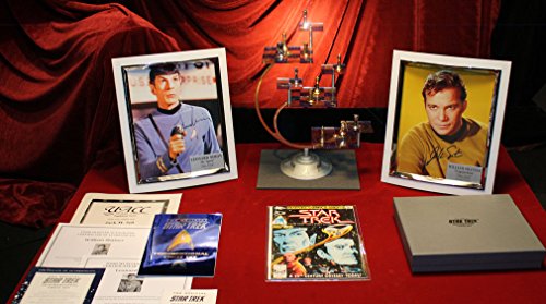 STAR TREK CHESS SET, William Shatner & Leonard Nimoy Signed AUTOGRAPH, COA, UACC Franklin Mint