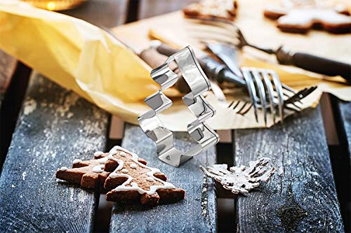 Christmas Cookie Cutters - Xmas/Holiday/Wonderland Party Supplies/Favors - Snowflakes/Gingerbread Man