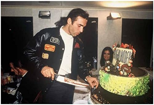 Highlander: The Series 8 x 10 Photo Duncan MacLeod/Adrian Paul Cutting Cake w/Big Knife kn