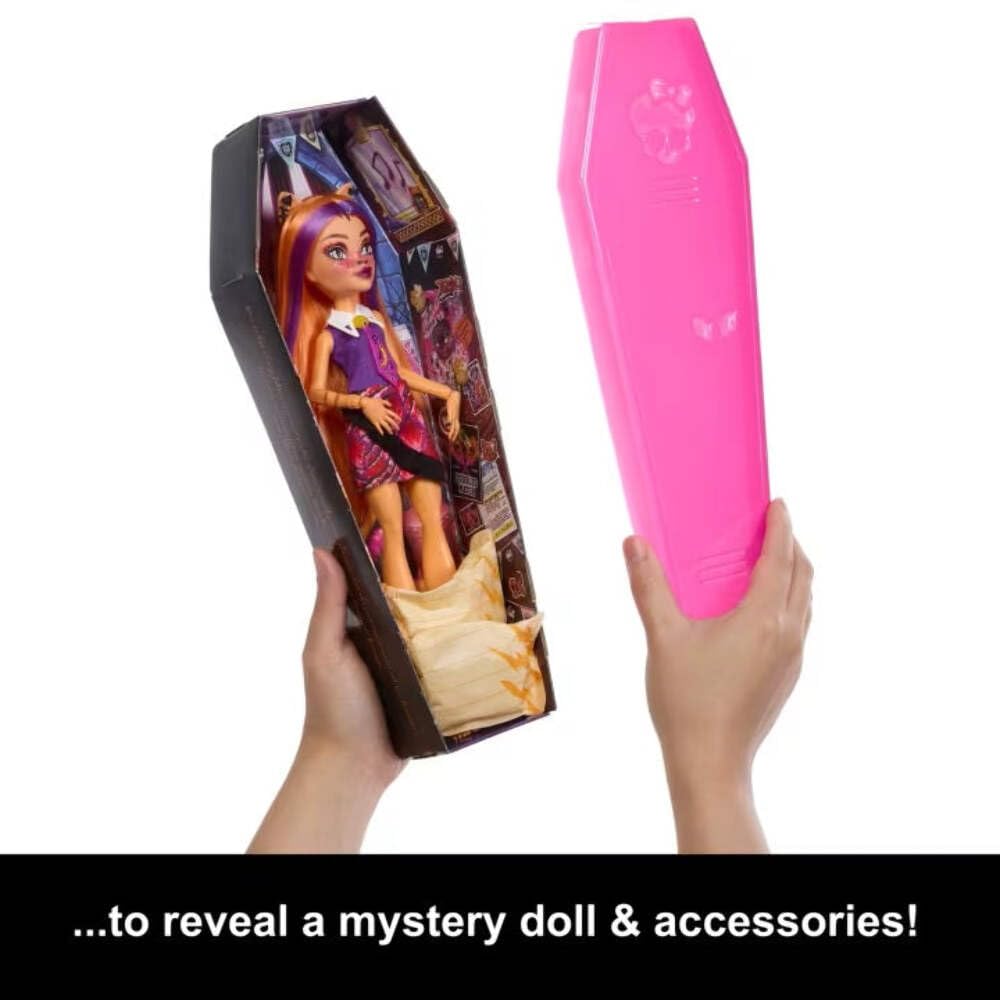 Monster High Buried Secrets Dolls and Accessories, Cozy Creepover Theme with Mystery Doll and 5 Unboxing Surprises (Characters May Vary)
