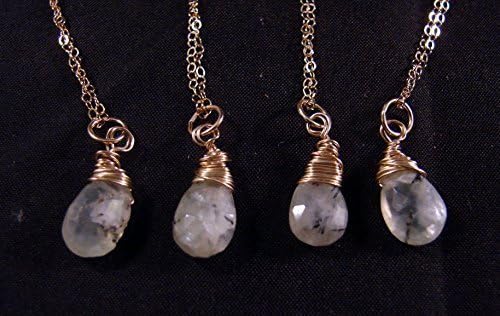 Natural Dreamy Prehnite Pendant Necklace in 14 kt gold