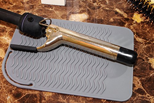 S & T 522101 Heat Resistant Silicone Travel Mat for Curling Irons and Makeup 9.1" x 6.5"