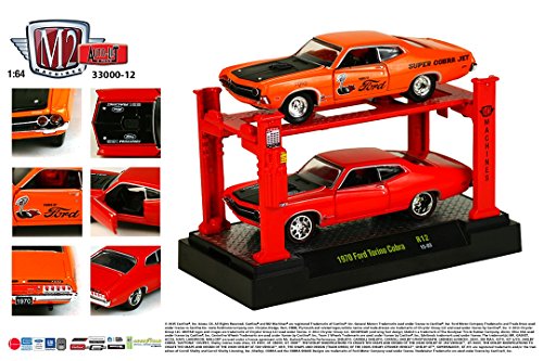 1970 FORD TORINO COBRA (Release 12) M2 Machines Auto-Lift 2-Pack 2015 Castline 1:64 Scale Die-Cast Vehicles & Auto-Lift Display Set (R12 15-03)