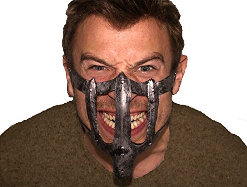 маска из безумного макса. маск макс. безумный макс дорога ярости маска. маска из мэд макса. маска бешеного макса.