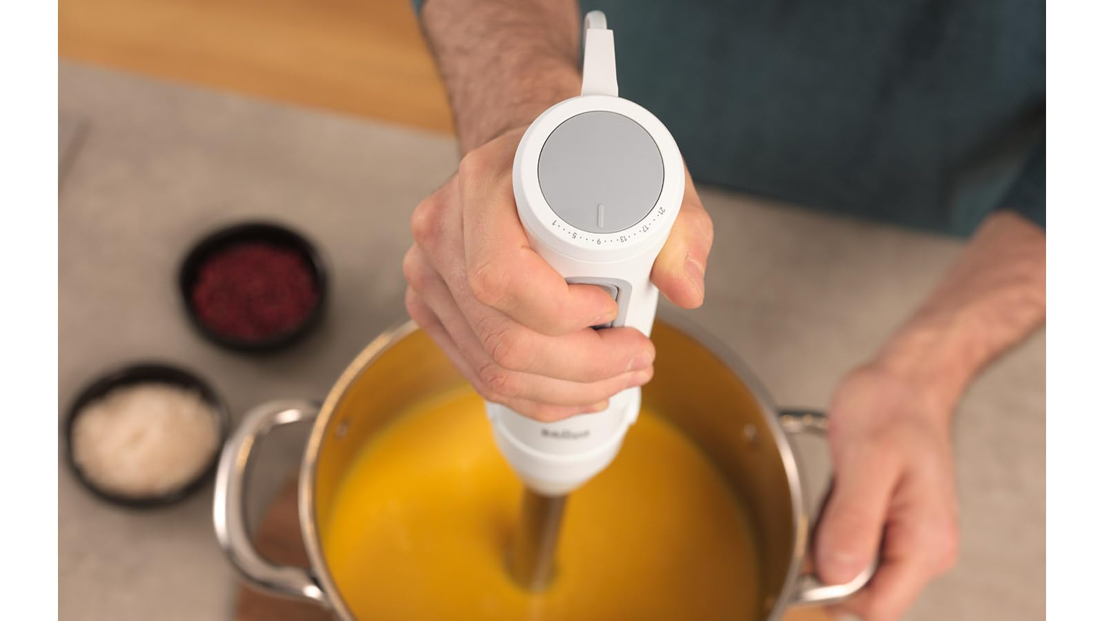 Braun Stabmixer MultiQuick 5 MQ 50236 M - Elektrischer Stabmixer mit 21 Geschwindigkeitsstufen + Turbo, Edelstahl Pürierfuß, Easy Click System, SplashControl, 3-teiliges Zubehör-Set, 1000 Watt, Weiß 2