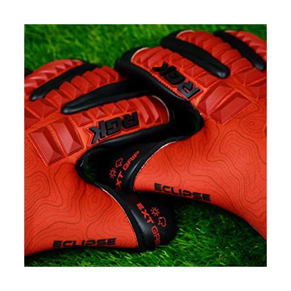 Pro Goalkeeper Gloves for Elite Play - Image 5
