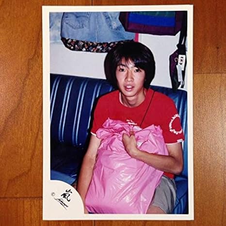 Amazon Co Jp 公式写真 55 嵐 相葉雅紀 ジャニショ フォト 公式 グッズ 初期 ハワイ 貴重 可愛い 赤ｔ 嵐ロゴ ホビー