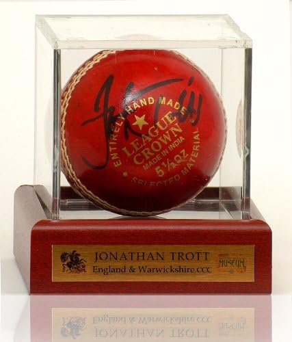 Cricket Ball hand signed by Jonathan Trott (LOT774)