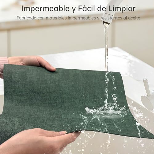KitchenBoss Washable Placemats Placemats and Coasters: Set of 8 Double-Sided Placemats, Heat Resistant Non-Slip 43X30cm,Green