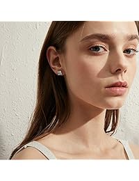 Pendientes de tuerca de plata de ley con circonita cúbica de corte princesa.