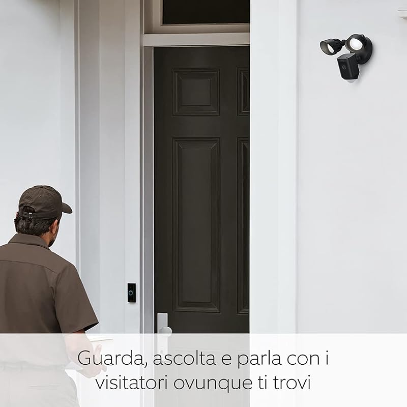 videocamera Plus con proiettori cablata (Floodlight Cam Wired Plus) | Telecamera di sorveglianza wifi per esterno con HD video, audio bidirezionale e sirena | Ring Home: 30 gg. prova gratuita
